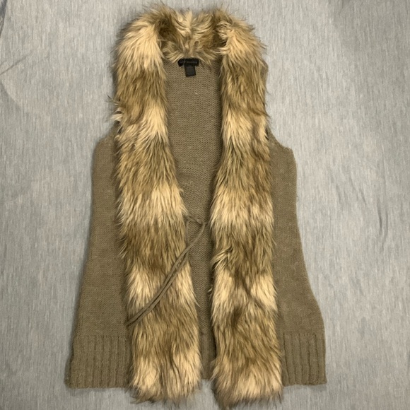Steve Madden Sweaters - Steve Madden Faux Fur Knit Vest S/M